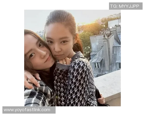 Jisoo与哪位足球明星曾同框合影引发粉丝热议探讨背后的故事与缘分